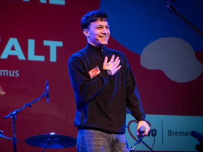 Rapper Esmo | © AWO Bremerhaven/Simone Hryzyk