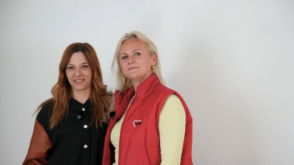 Gemeinsam mit Angelika Samoilenko klärte sie wichtige Fragen: Unterhaltsvorschuss, Kindergeld, Termine bei Behörden, Perspektiven für ein sicheres Leben in Deutschland. 