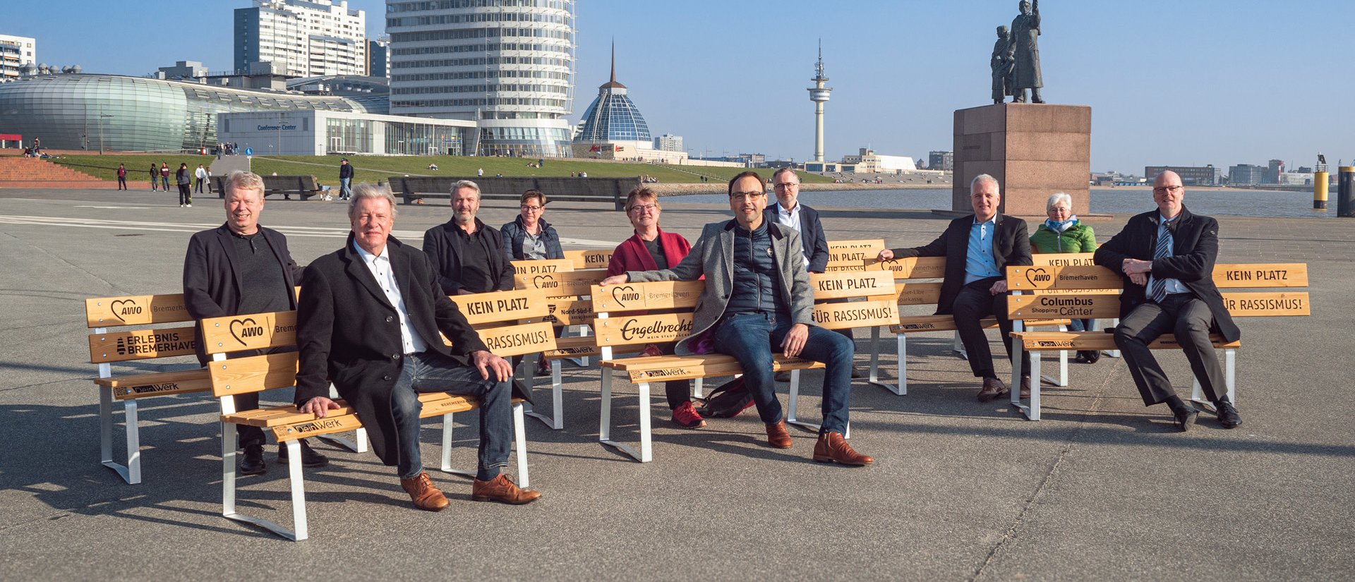 Auf dem Foto von links: Dr. Ralf Meyer (Erlebnis Bremerhaven), Dr. Uwe Lissau (Vorstandsvorsitzender AWO Kreisverband Bremerhaven e.V.), Mike Heilmann (Werbegemeinschaft Alte Bürger), Insa Rabbel (BiS Stabsstelle Standortmarketing), Ute Möhle (Nord-Süd-Forum), Gerd Engelbrecht (Stadtbäckerei Engelbrecht), Olaf Schröder (Fischereihafen-Betriebsgesellschaft), Bernd Meenzen (Wespa), Gertrud Wiehler (Aktionsbündnis gegen Rechts), Eckart Kroon (Geschäftsführer AWO Bremerhaven). | © AWO Bremerhaven / Simone Hryzyk